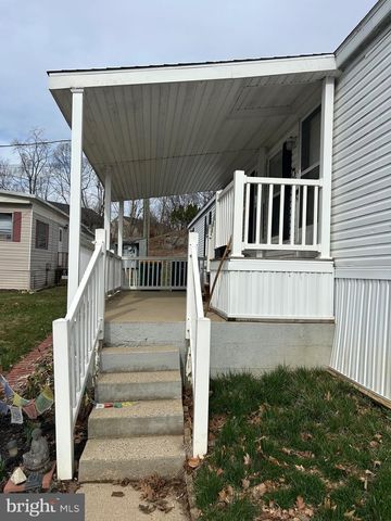 5 SUNRISE DR, Hershey, PA 17033