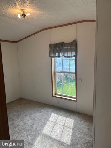 5 SUNRISE DR, Hershey, PA 17033