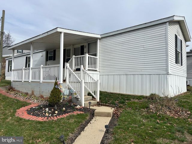 5 SUNRISE DR, Hershey, PA 17033