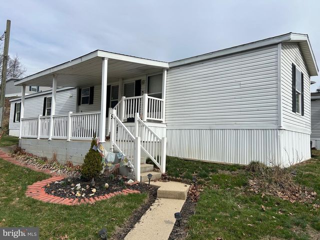 5 SUNRISE DR, Hershey, PA 17033