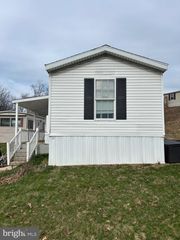 5 SUNRISE DR, Hershey, PA 17033