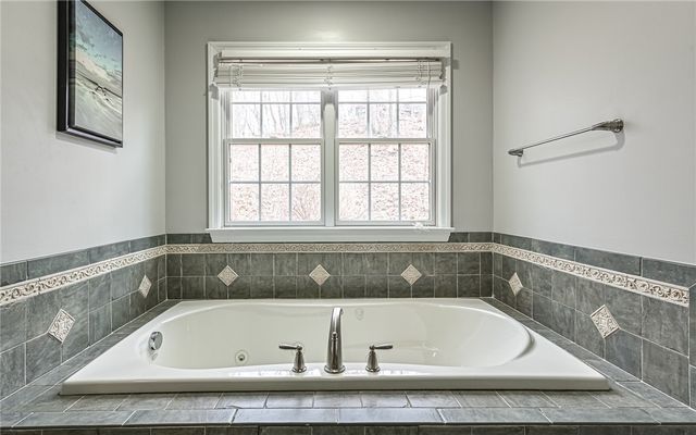 131 Glen Ln, Ross Twp, PA 15237