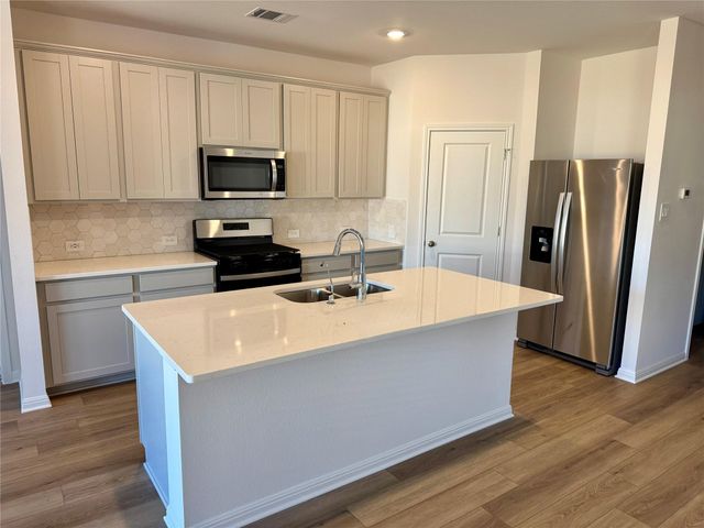 155 Fossil DR, Kyle, TX 78640