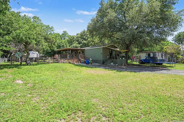 247 WOODCREEK CIR, Mcqueeney, TX 78123