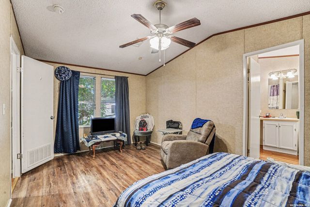 247 WOODCREEK CIR, Mcqueeney, TX 78123