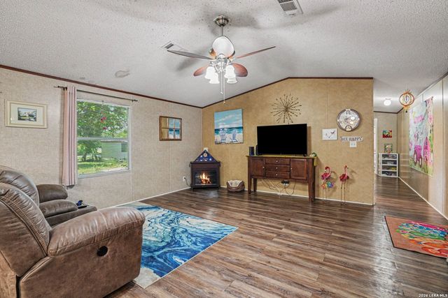247 WOODCREEK CIR, Mcqueeney, TX 78123