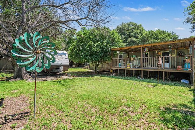247 WOODCREEK CIR, Mcqueeney, TX 78123