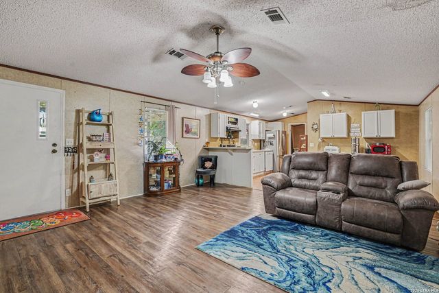 247 WOODCREEK CIR, Mcqueeney, TX 78123