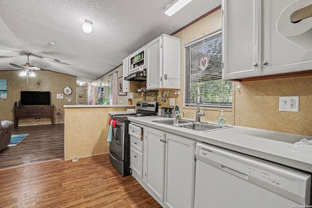 247 WOODCREEK CIR, Mcqueeney, TX 78123