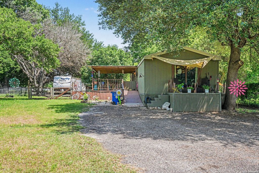 247 WOODCREEK CIR, Mcqueeney, TX 78123