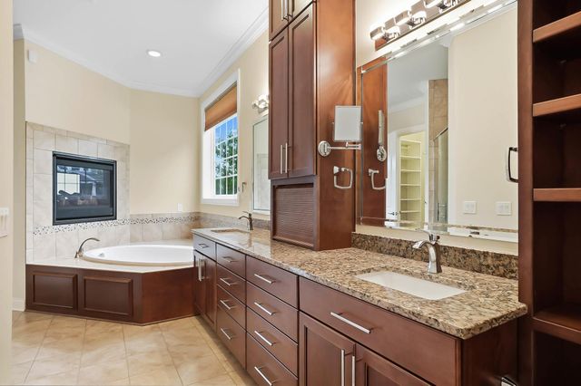 2905 Highland Woods Boulevard, New Albany, OH 43054