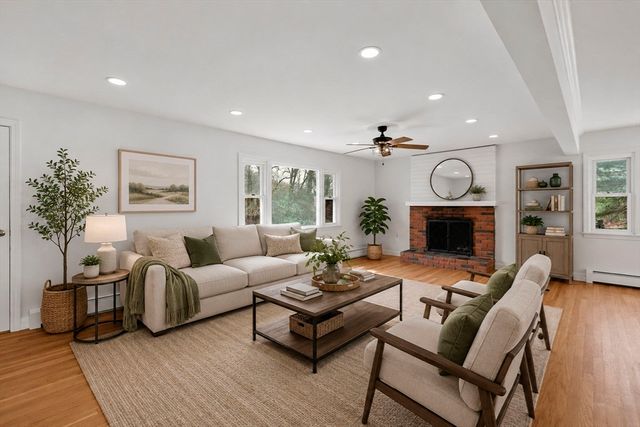194 Breckenridge St, Palmer, MA 01069