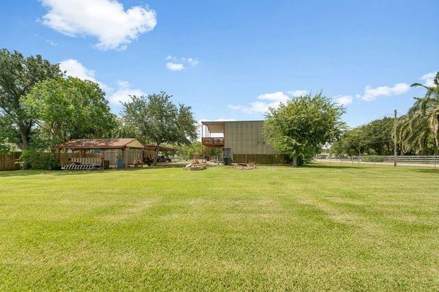 749 12th Street, Dickinson, TX 77539