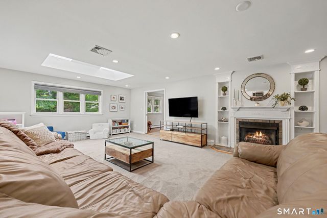 45 Cottontail Road, Norwalk, CT 06854