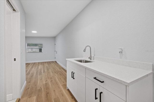1130 DOGWOOD AVENUE, Tampa, FL 33613