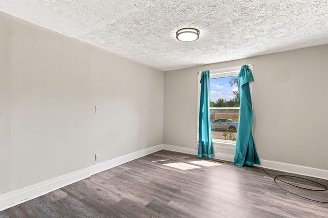 2884 E 9th Avenue, Columbus, OH 43219