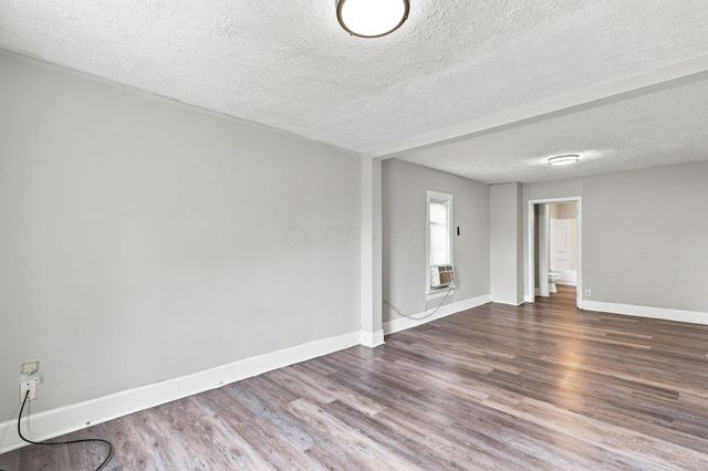 2884 E 9th Avenue, Columbus, OH 43219