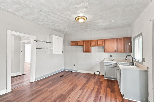 2884 E 9th Avenue, Columbus, OH 43219