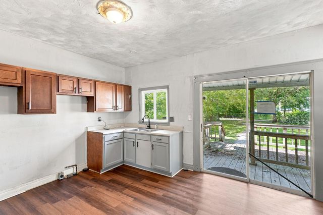 2884 E 9th Avenue, Columbus, OH 43219