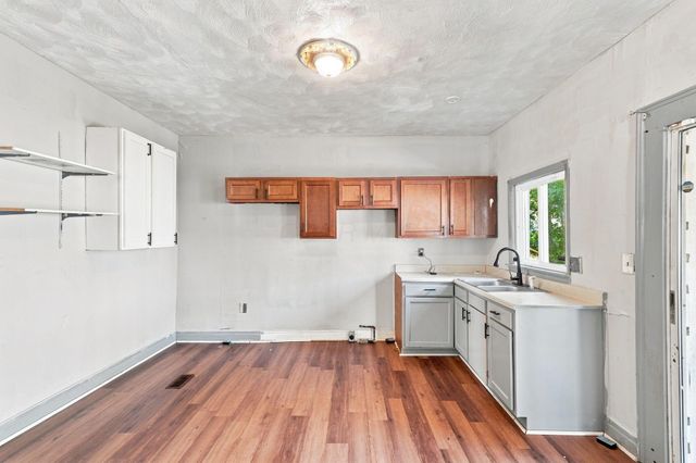2884 E 9th Avenue, Columbus, OH 43219