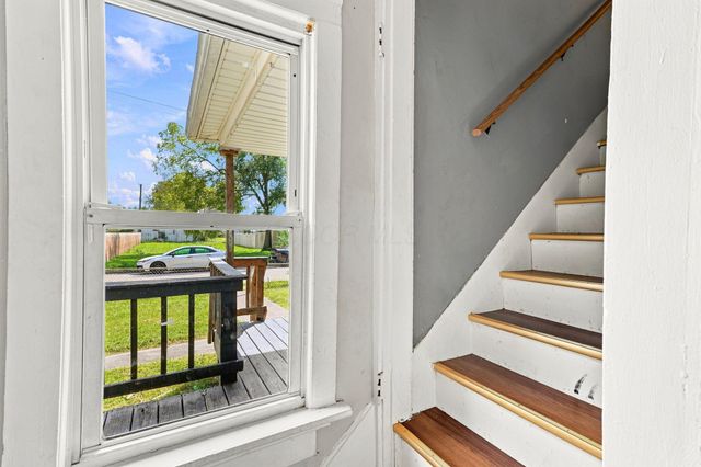 2884 E 9th Avenue, Columbus, OH 43219