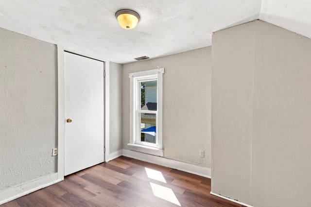 2884 E 9th Avenue, Columbus, OH 43219