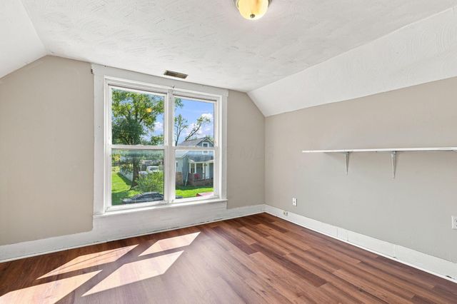 2884 E 9th Avenue, Columbus, OH 43219