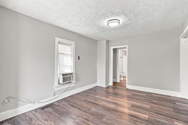 2884 E 9th Avenue, Columbus, OH 43219