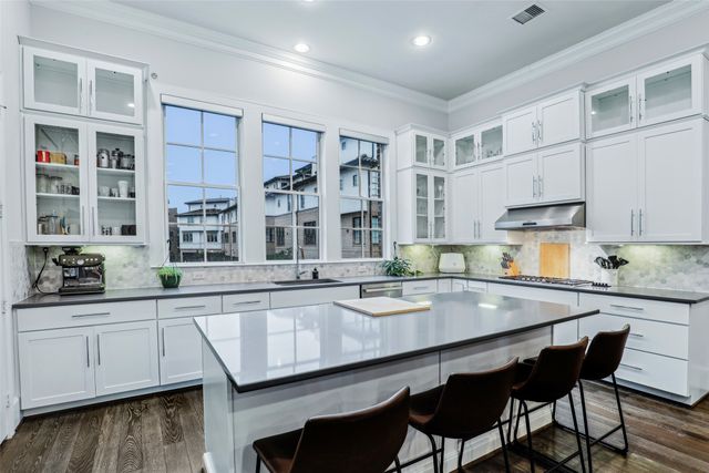 707 Will Rice Avenue, Irving, TX 75039