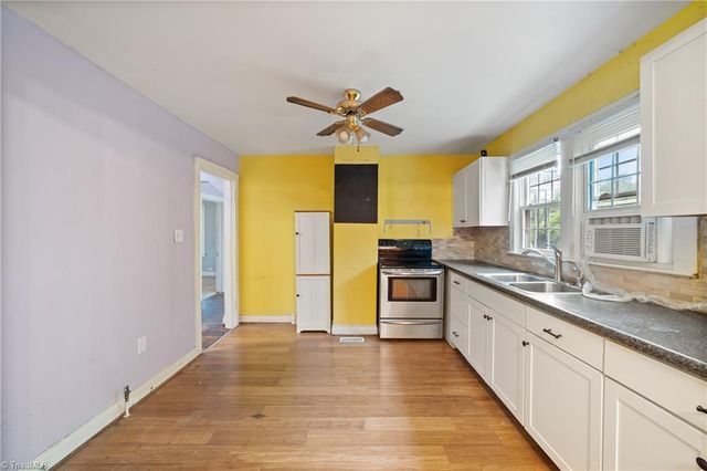 683 Old Hollow Road, Winston-salem, NC 27105
