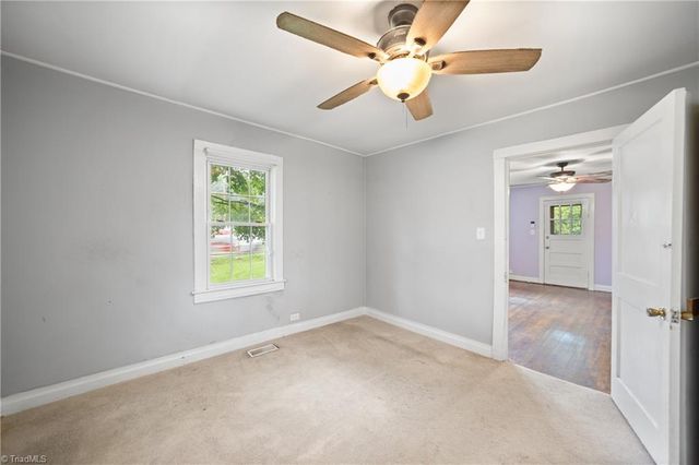 683 Old Hollow Road, Winston-salem, NC 27105