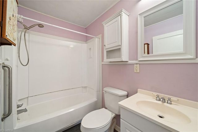 683 Old Hollow Road, Winston-salem, NC 27105
