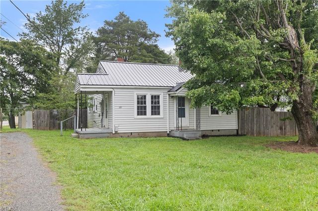 683 Old Hollow Road, Winston-salem, NC 27105