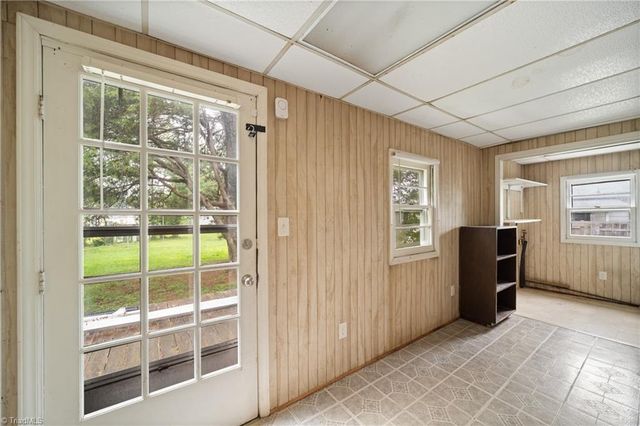 683 Old Hollow Road, Winston-salem, NC 27105