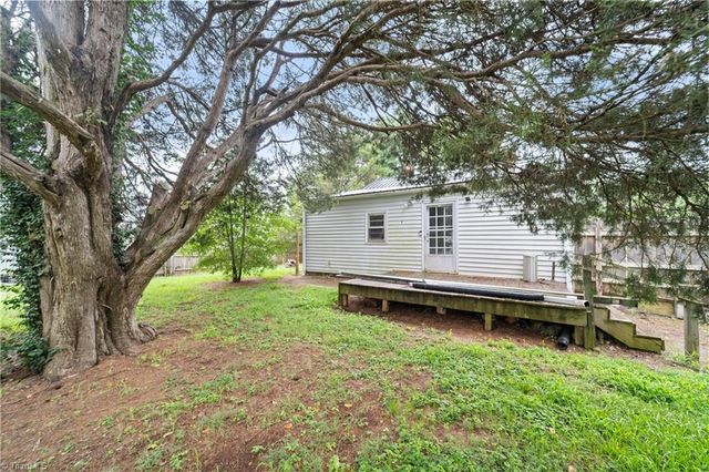 683 Old Hollow Road, Winston-salem, NC 27105