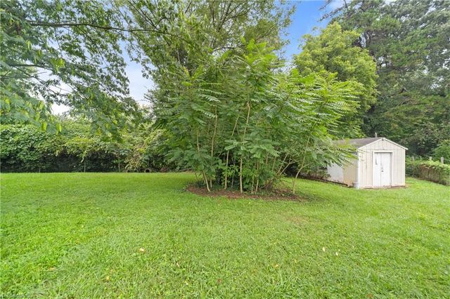 683 Old Hollow Road, Winston-salem, NC 27105