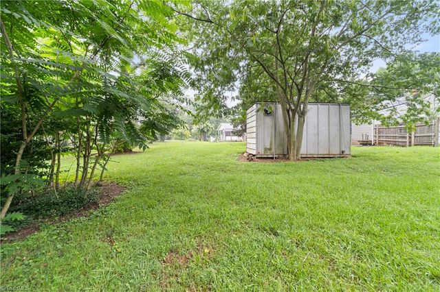 683 Old Hollow Road, Winston-salem, NC 27105