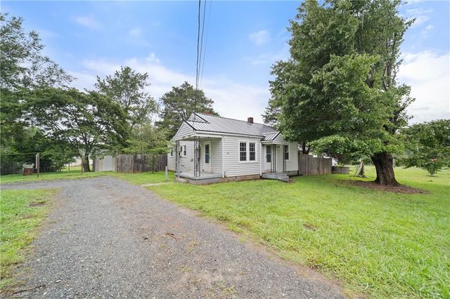 683 Old Hollow Road, Winston-salem, NC 27105
