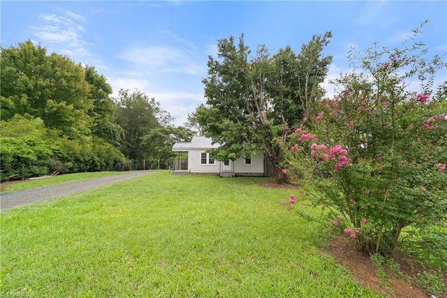 683 Old Hollow Road, Winston-salem, NC 27105