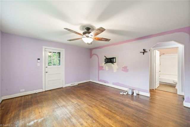 683 Old Hollow Road, Winston-salem, NC 27105
