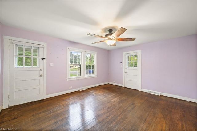 683 Old Hollow Road, Winston-salem, NC 27105