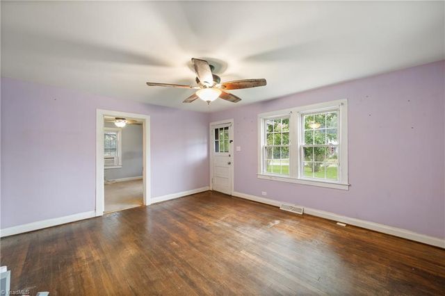 683 Old Hollow Road, Winston-salem, NC 27105