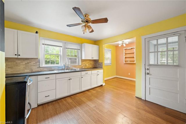683 Old Hollow Road, Winston-salem, NC 27105