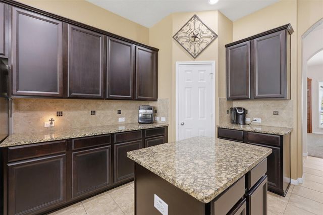 3608 Barrington Court, Pearland, TX 77584