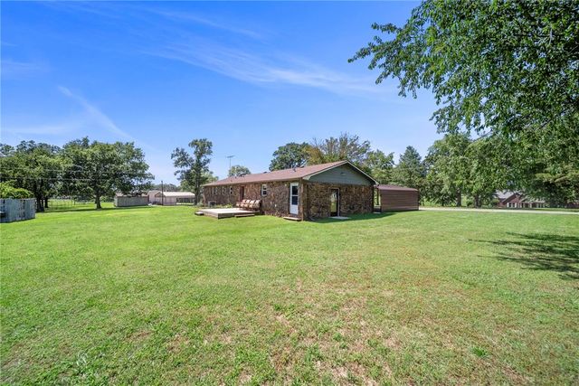 19161 Old Springtown Road, Gentry, AR 72734