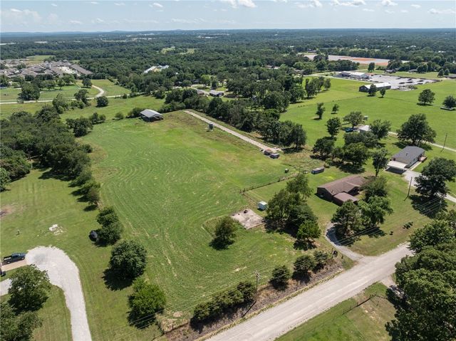 19161 Old Springtown Road, Gentry, AR 72734