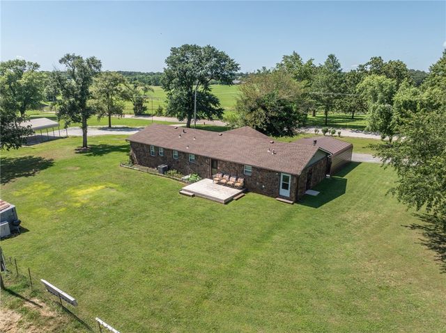 19161 Old Springtown Road, Gentry, AR 72734