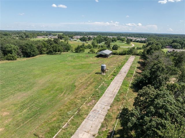 19161 Old Springtown Road, Gentry, AR 72734