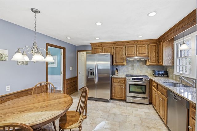 7 Beaver Dam Dr, Westford, MA 01886