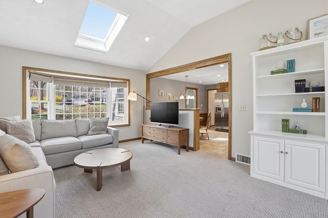 7 Beaver Dam Dr, Westford, MA 01886